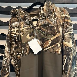 NWT, Men’s Drake Realtree Camo pullover, 3/4 zip with hood. Size 2XL